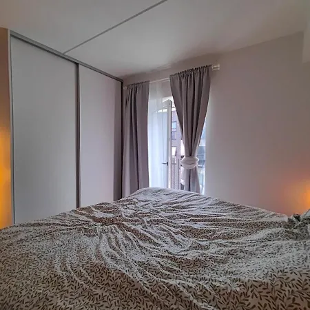 Modern 3-room Near St Apartment *