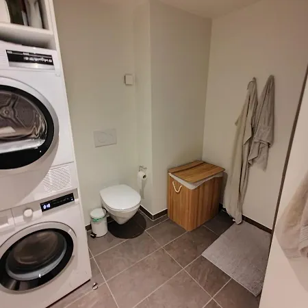 Modern 3-room Near St Apartment *